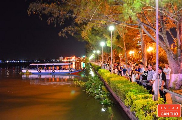 Chợ đêm Cần Thơ, điểm đến hút khách trên Bến Ninh Kiều