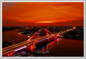 Cầu Trần Hoàng Na lung linh trong ánh đèn vào buổi tối